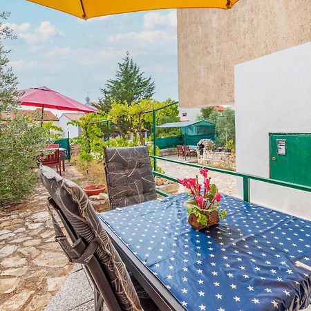 Amazing Apartment In Pula With Kitchen Экстерьер фото