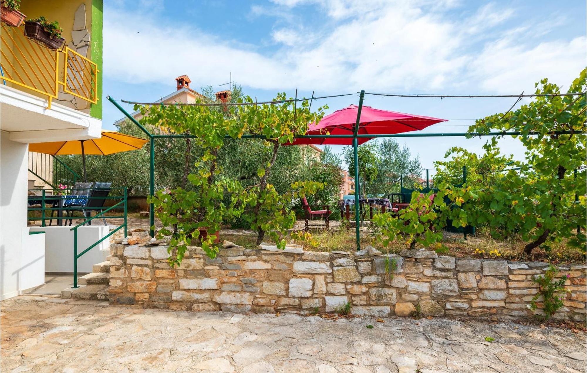 Amazing Apartment In Pula With Kitchen Экстерьер фото